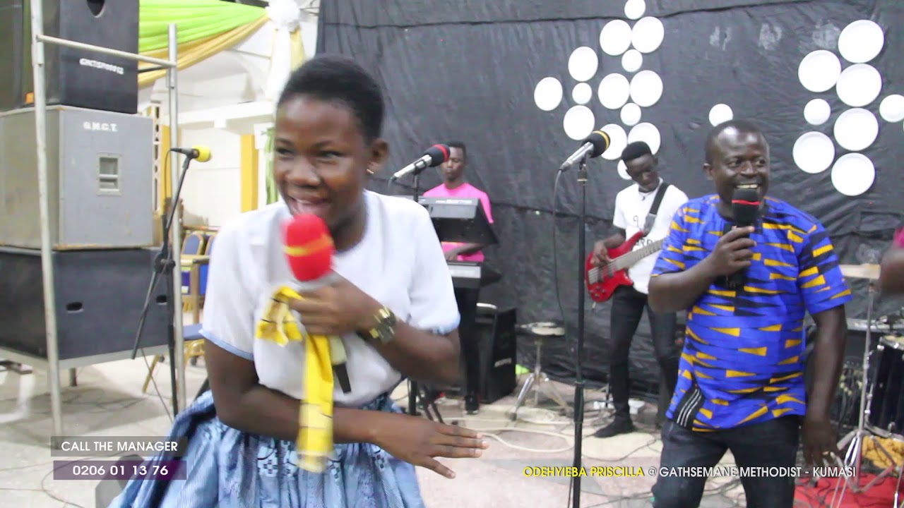 wow!!! Odehyieba Priscilla worshiped and danced with her church members