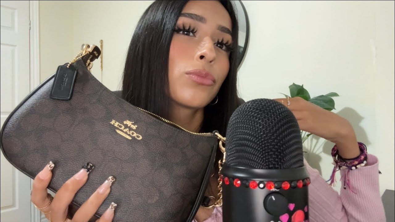 ASMR What’s in my purse 👛