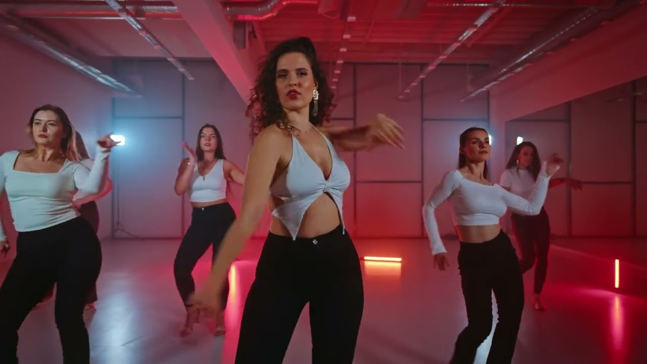 Aiste Bachata Lady Style choreography on 'Encima de Mi'