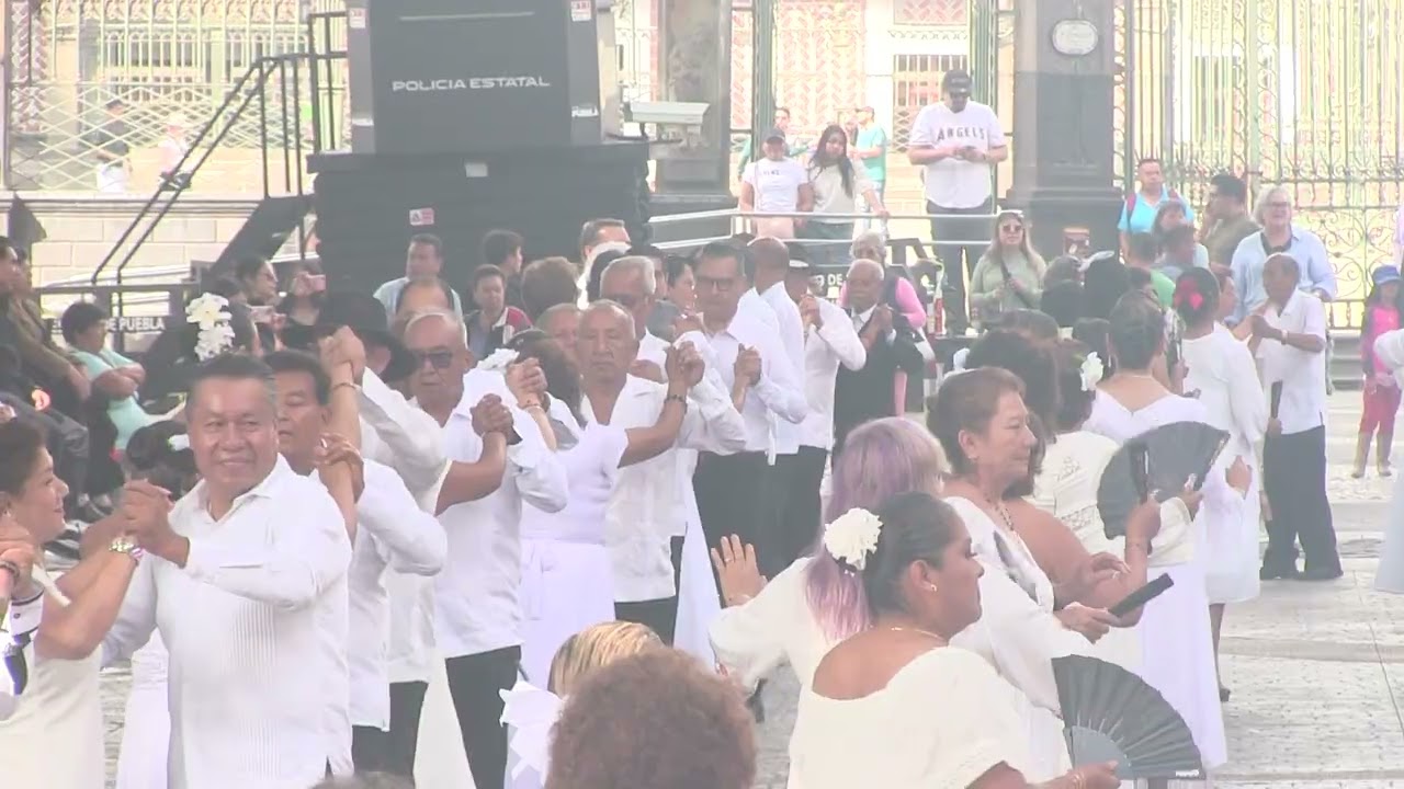 1a COREOGRAFIA MASIVA EN PUEBLA ,FOMENTO DEL BAILE Y LA CULTURA POPULAR A.C CON EL DANZON 