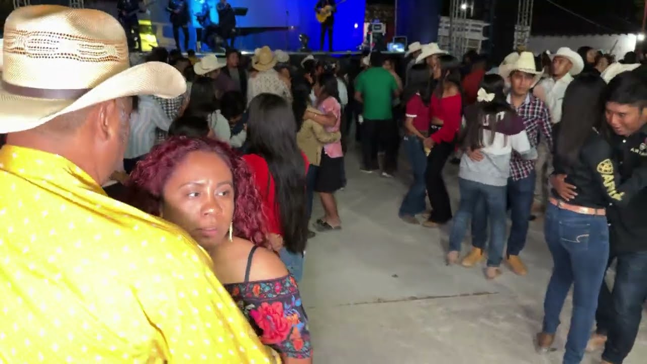 👌👌Esta de parranda el jefe con los Benítez de la Sierra👌👌