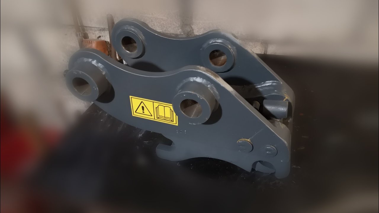 Installing custom made quick coupler on Yanmar VIO 30-1