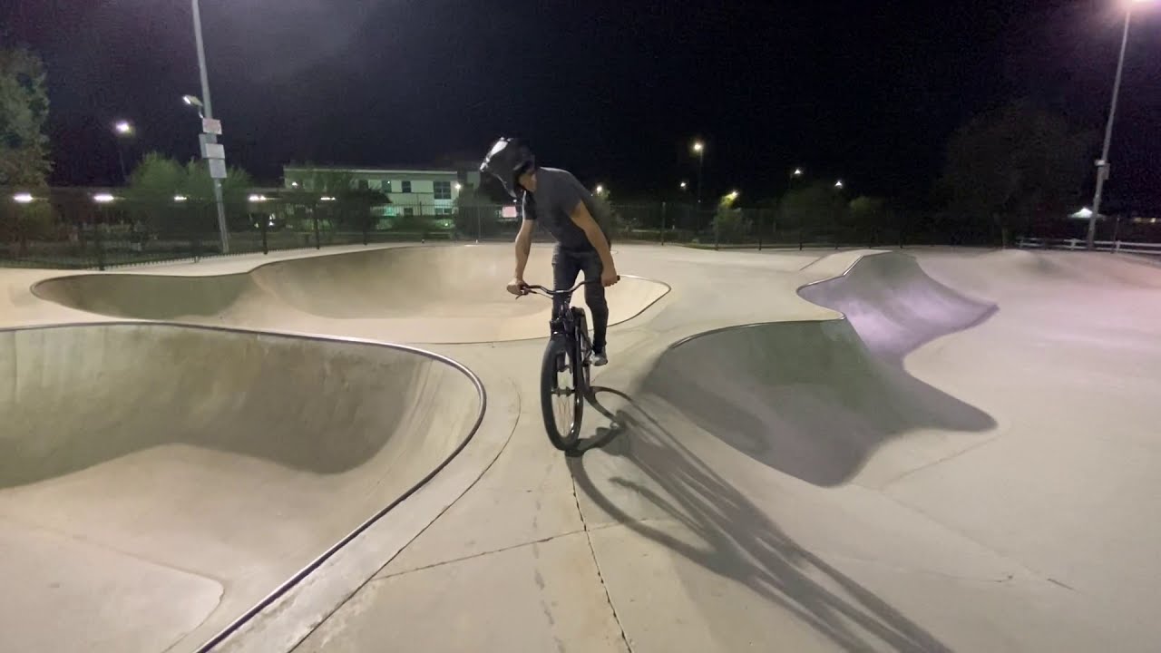 Dirt Jumpers in the skatepark - dirtjumper mtb