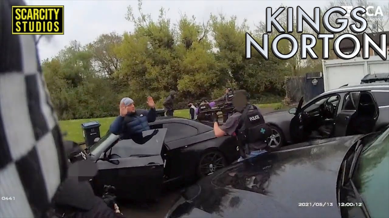 @rmed полиция арестовала банду Кингс-Нортон с заряженным пистолетом @scarcitystudios