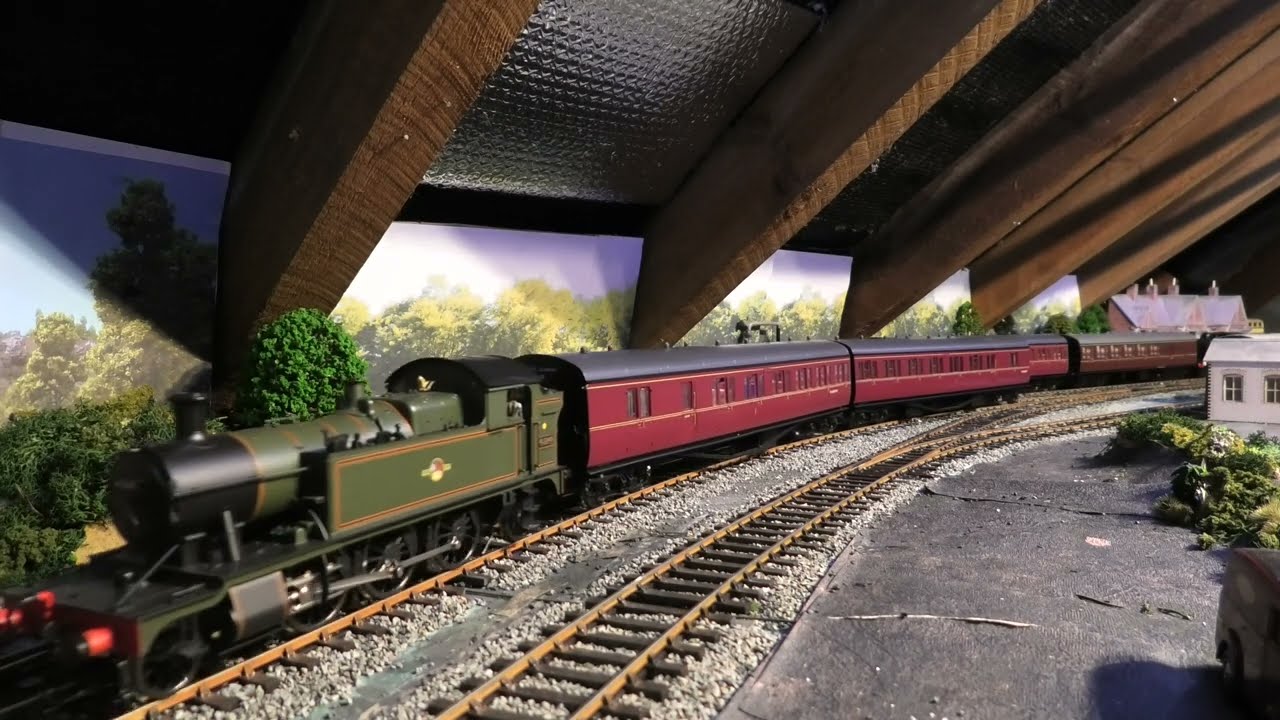 O gauge B. R. Western Region branch layout.