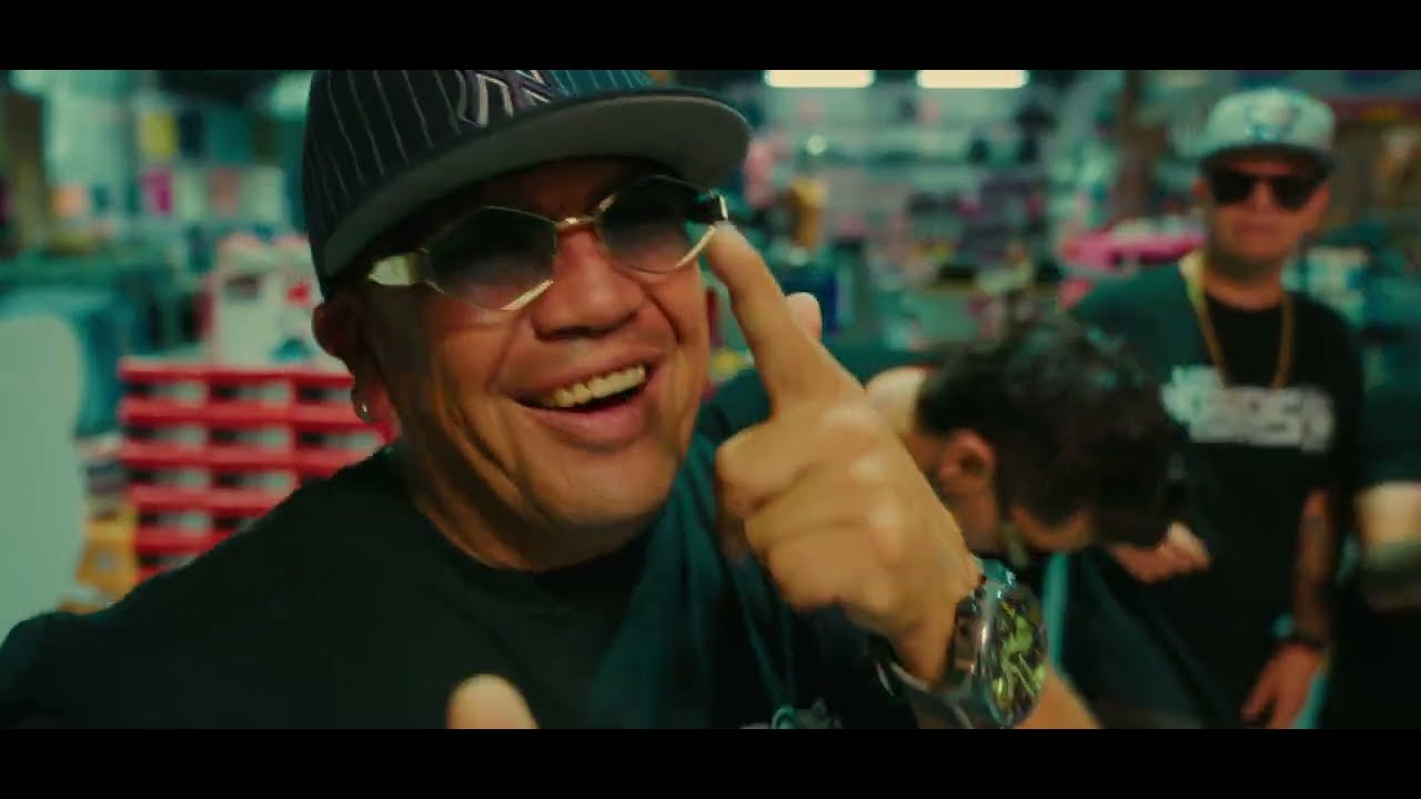LOS PERROS CHATOS x  EL T&Iacute;O REN&Eacute; | La Cumbia del T&iacute;o Rene (Video Oficial 2026)