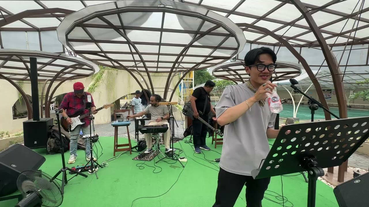 Sisi Kiri gig at Main Air Waterpark set 1