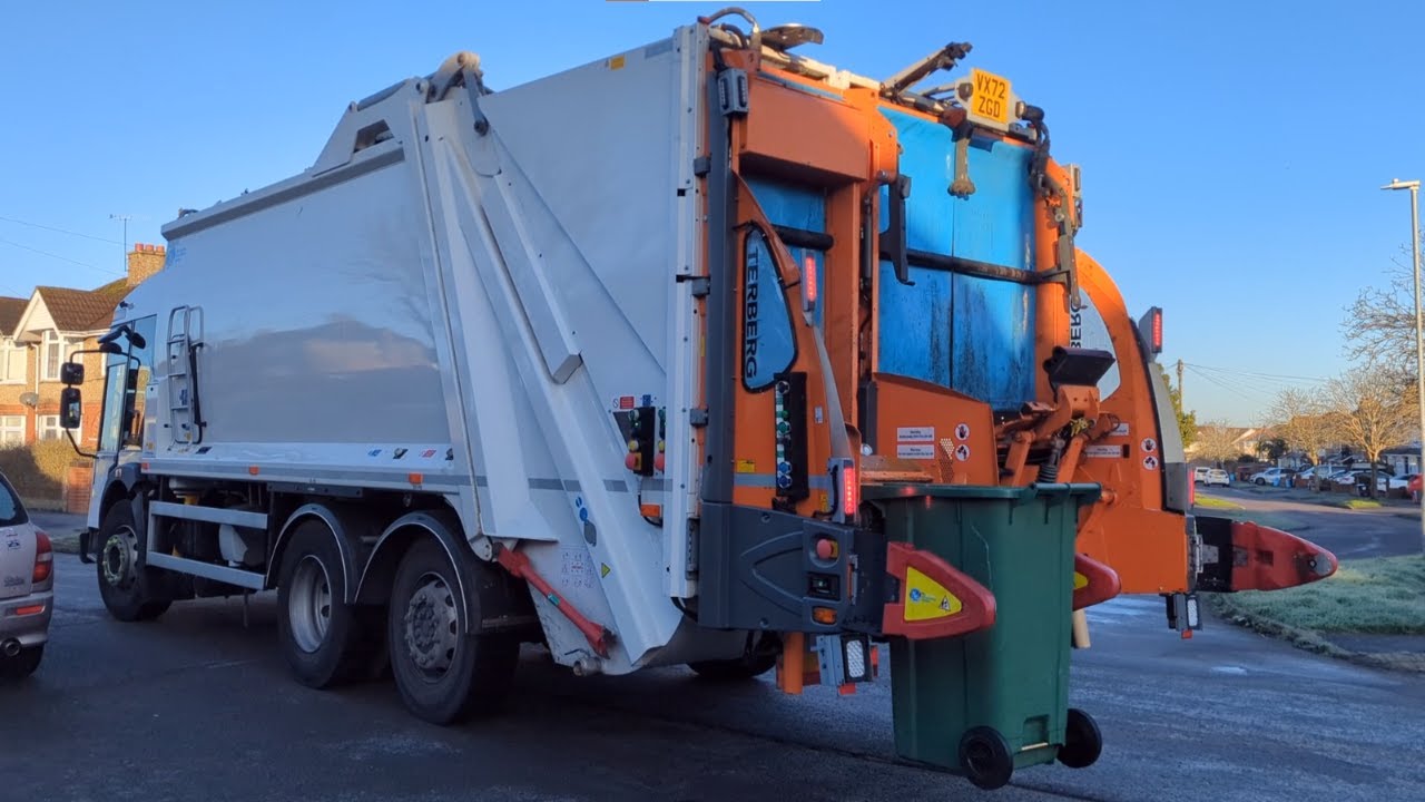RVS Hire Dennis Elite + Twin Pack Bin Lorry In Swindon!