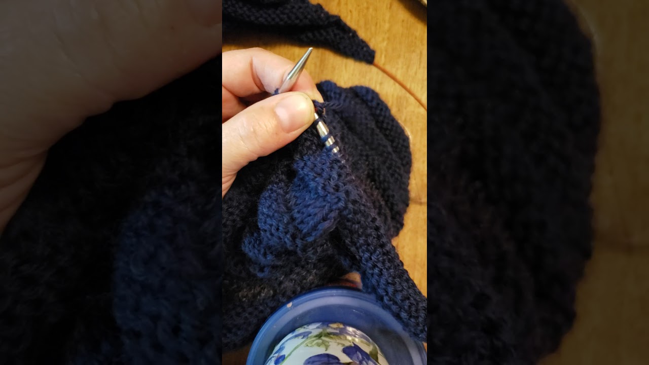 Difference between flicking and lever (Irish cottage) knitting