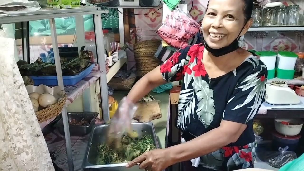 Jualan Tipat Kuah Bali Sudah 17 Tahun, Kuahnya Gurih & Bumbunya Melimpah