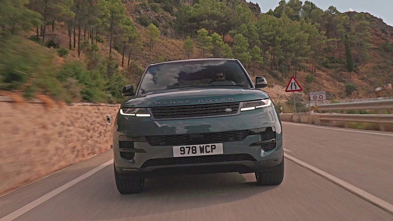 2023 Range Rover Sport SE D300 | Giola Green | Driving, Exterior & Interior