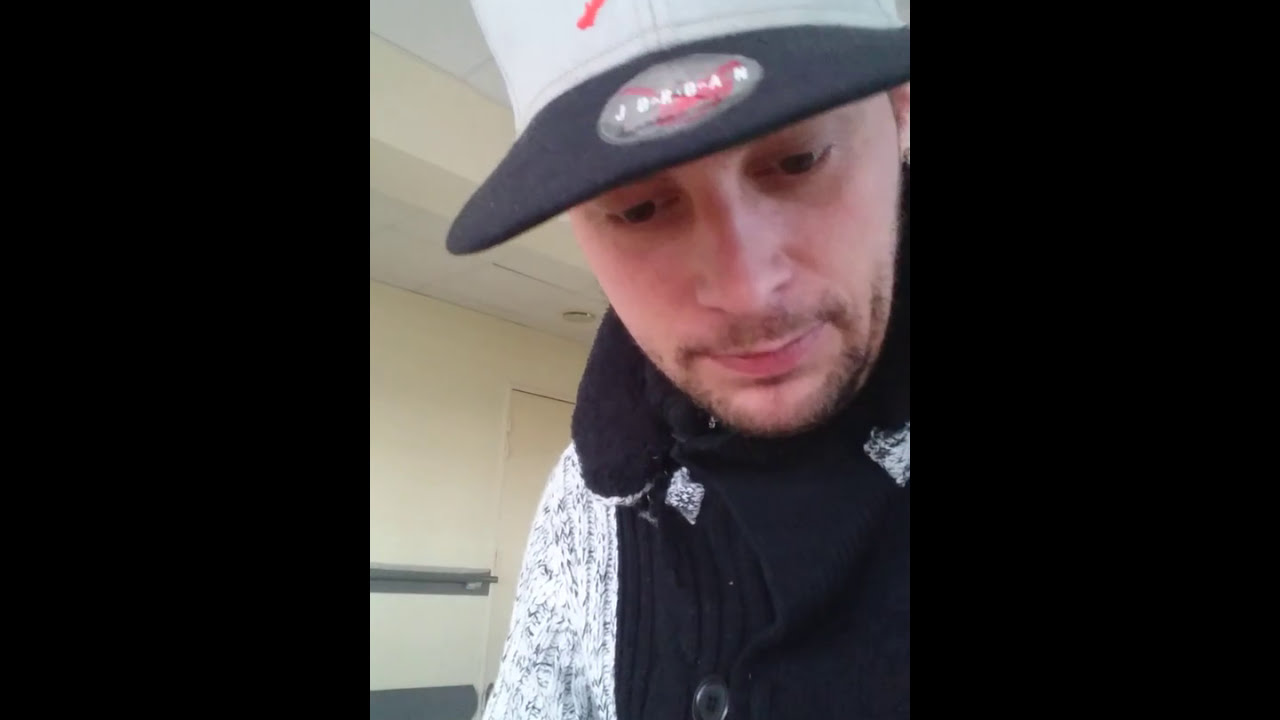 Comment roul&eacute; un joint &agrave; une main apr&egrave;s avoir fait un A.V.C