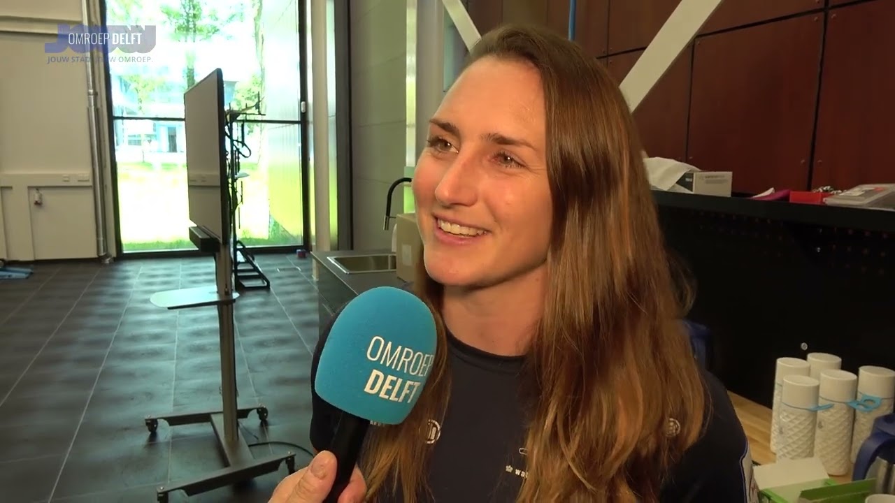 TU Delft presenteert nieuw pak voor olympisch kiter Annelous Lammerts