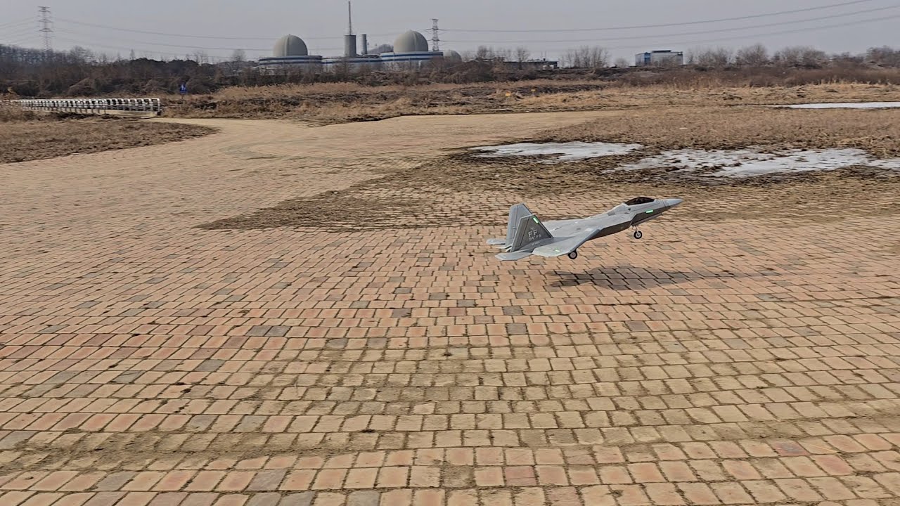#rc비행기 #rcplane #f22 #f22raptor #freewing #90mm #edf 간만의 비행~~ 원형 비행장의 새 로고와 함께~~ 무서운 똥바람을 극복하며