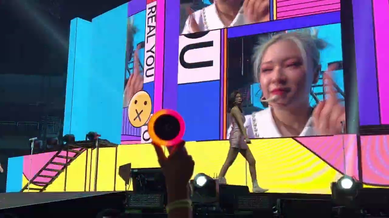 TWICE(트와이스) SCIENTIST + REAL YOU + MOONLIGHT | 4th WORLD TOUR III | New York | Day 2 [FANCAM] 220227