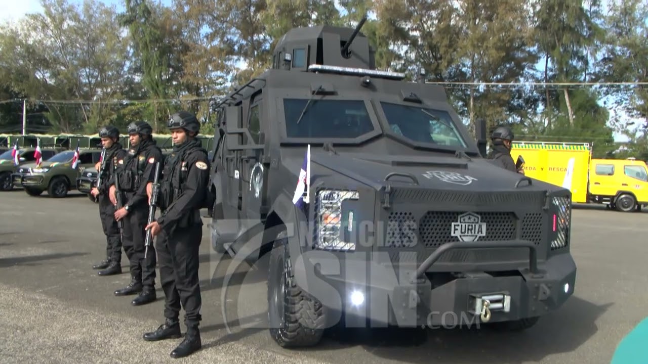 Abinader entrega vehículos para reforzar la seguridad nacional