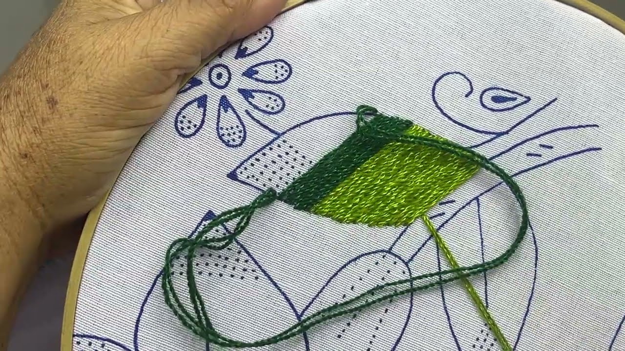 🍃🌿 Bordado de Hoja para Principiantes | Rápido y Hermoso 💚 @BORDADOSFACILES 674