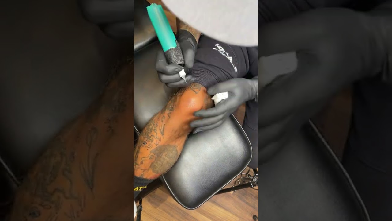 Fineline tattoo am eigenem Knie