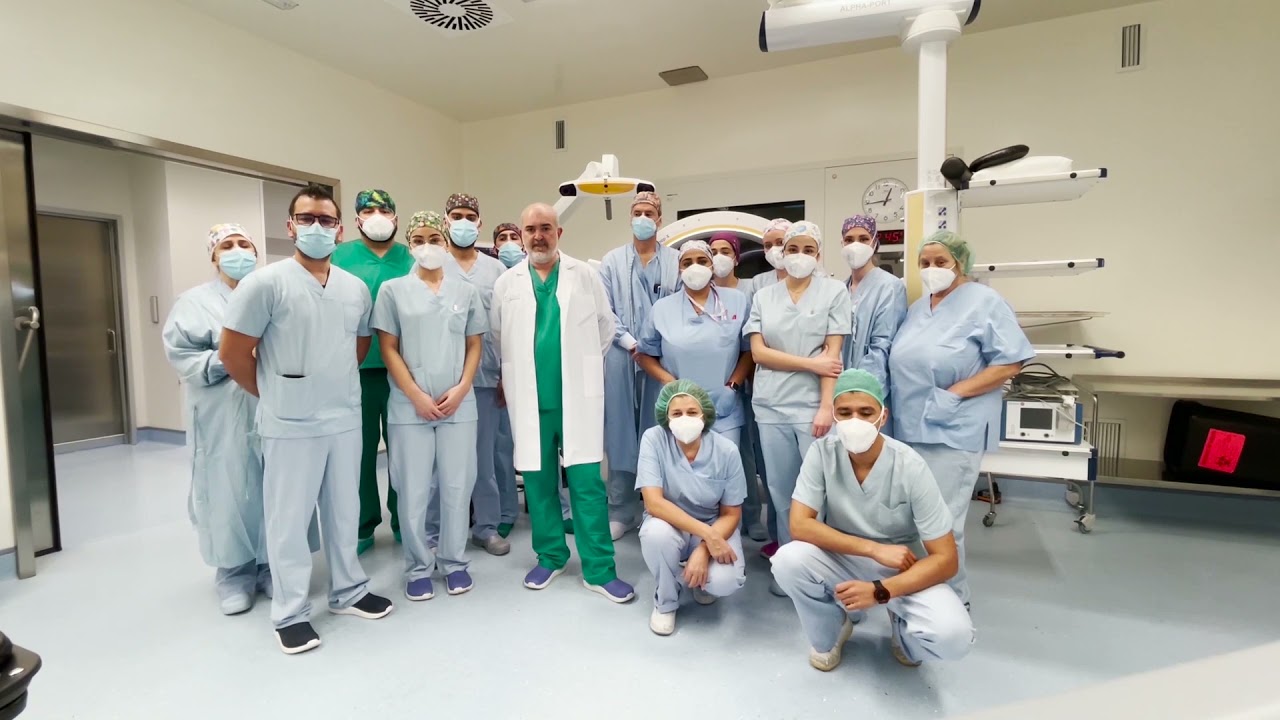 El doctor José Manuel Valle Folgueral agradece el premio recibido