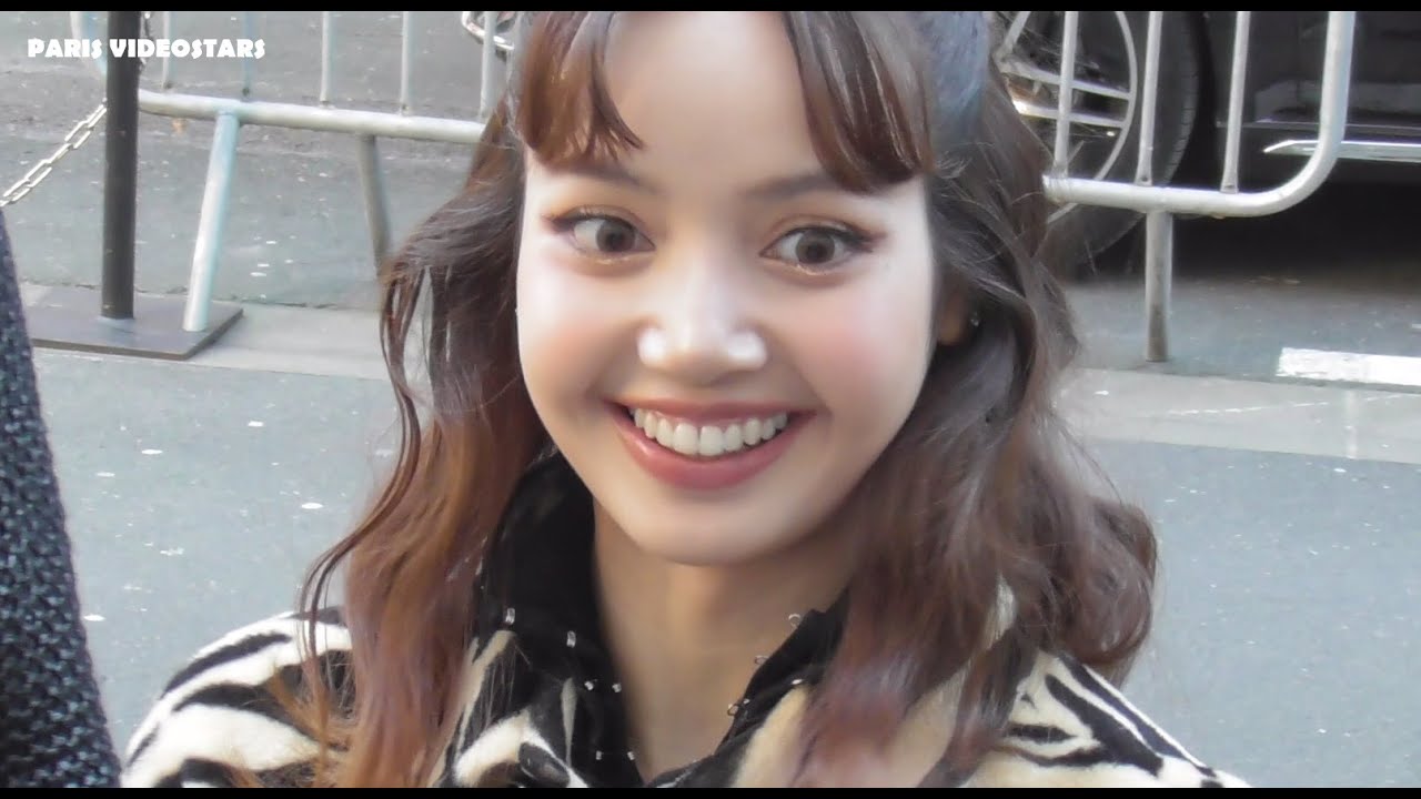 Lisa BLACKPINK with french fans @ Paris 14 january 2025 leaving NRJ radio station