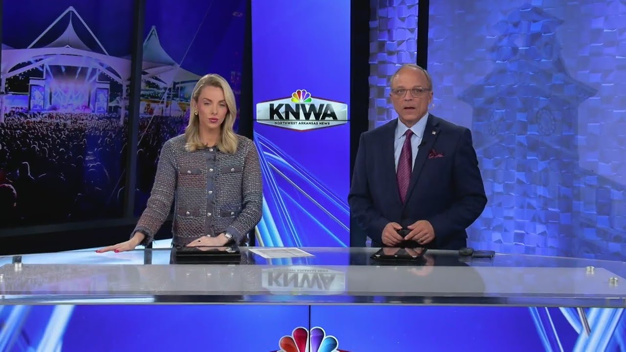 Уволенный руководитель оркестра обвинен в сексуальном насилии.