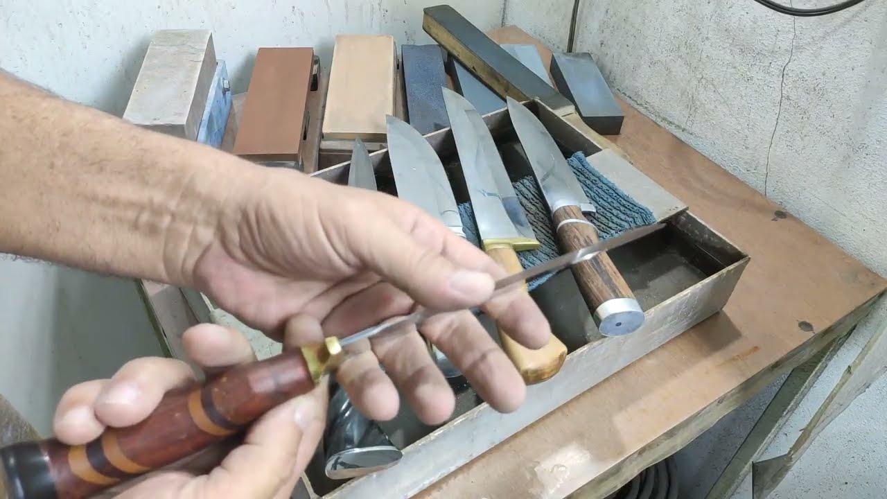 Qual pedra  a correta para afiar uma faca?