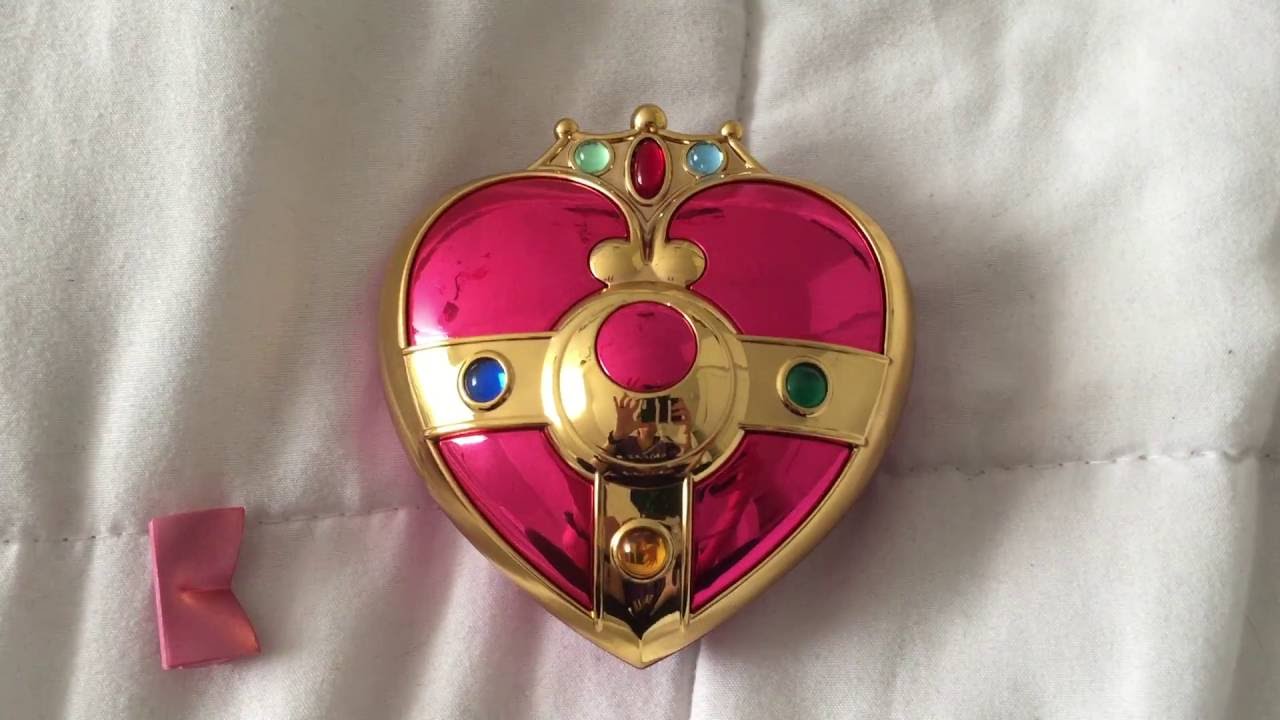 Sailor Moon Cosmic Heart Compact Proplica