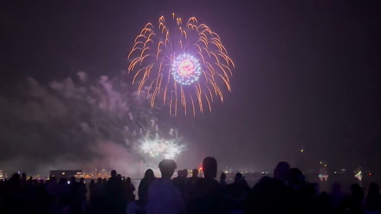 Feuerwerk an den Maritime Tage in Bremerhaven