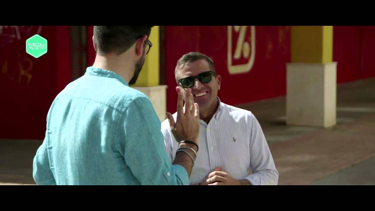 Manu Sánchez entrevista al ultra José Mª Aguilar 'Fabrizio' en 'Vuelta y vuelta' (Canal Sur)