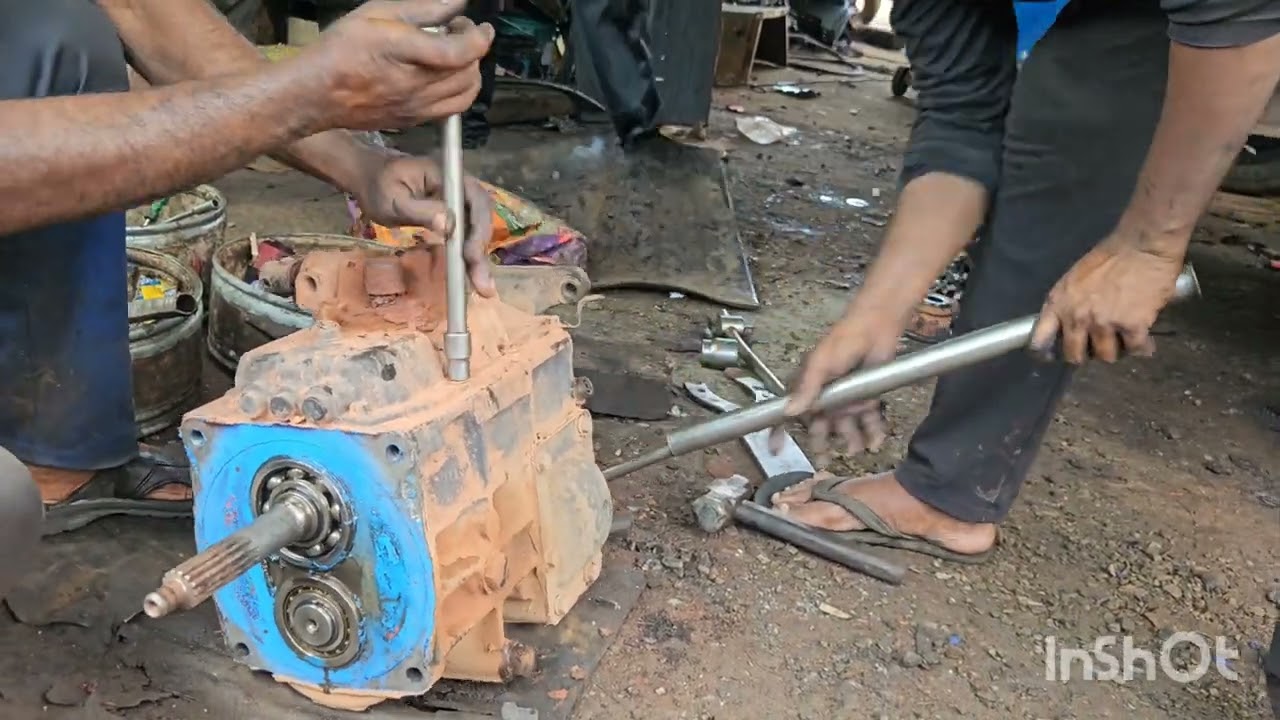 ഏയ്ച്ചർ ന്റെ ഗിയർ ബോക്സ്‌ പൊളിച്ചാലോ#eicher #kerala #mechanic 