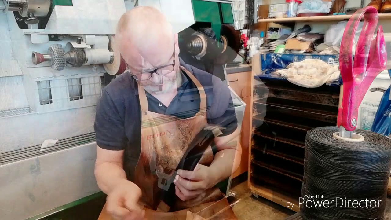 Meesterschoenmaker Richard - Accordeon riem repareren - Ouderkerk aan de Amstel