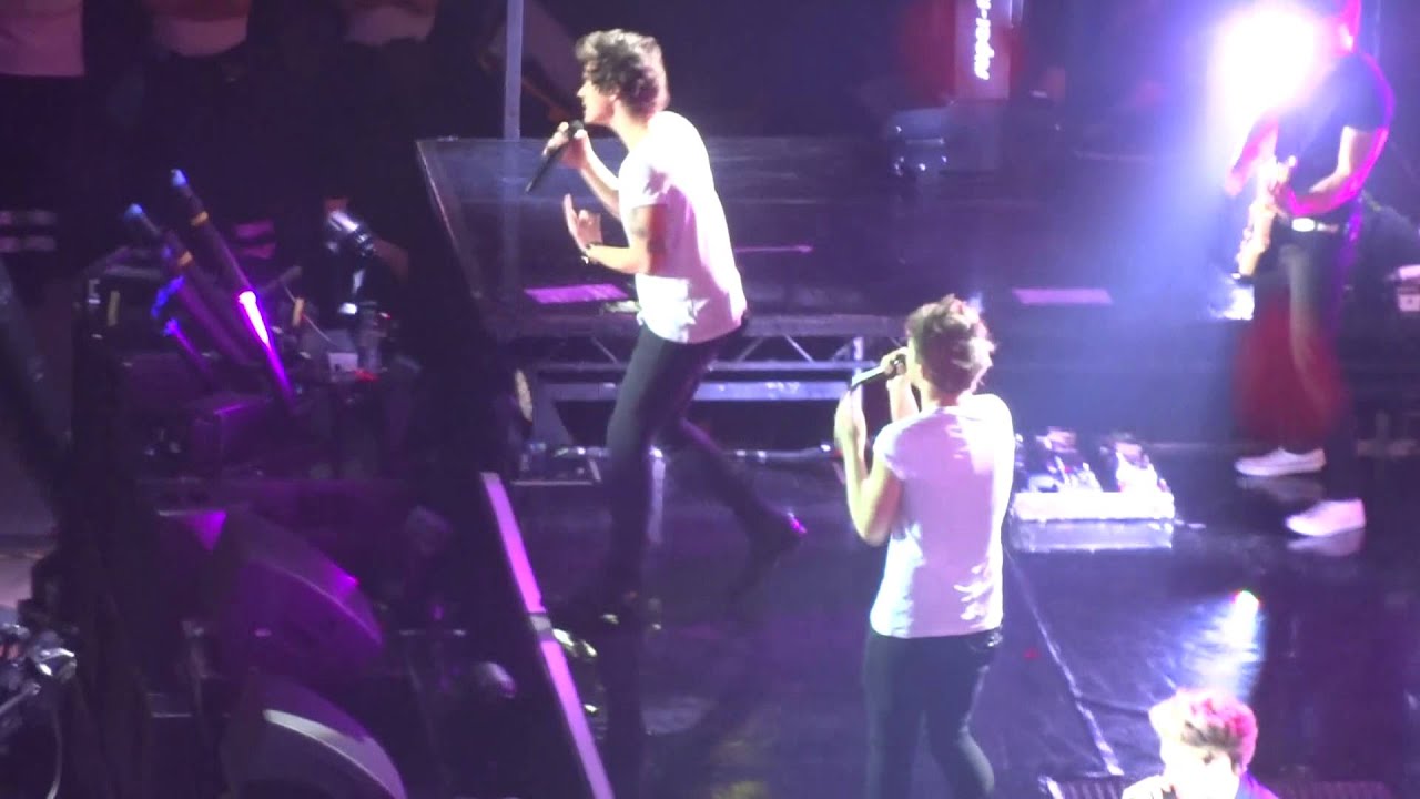 One Direction - Live While We're Young - Oberhausen, 04.05.2013