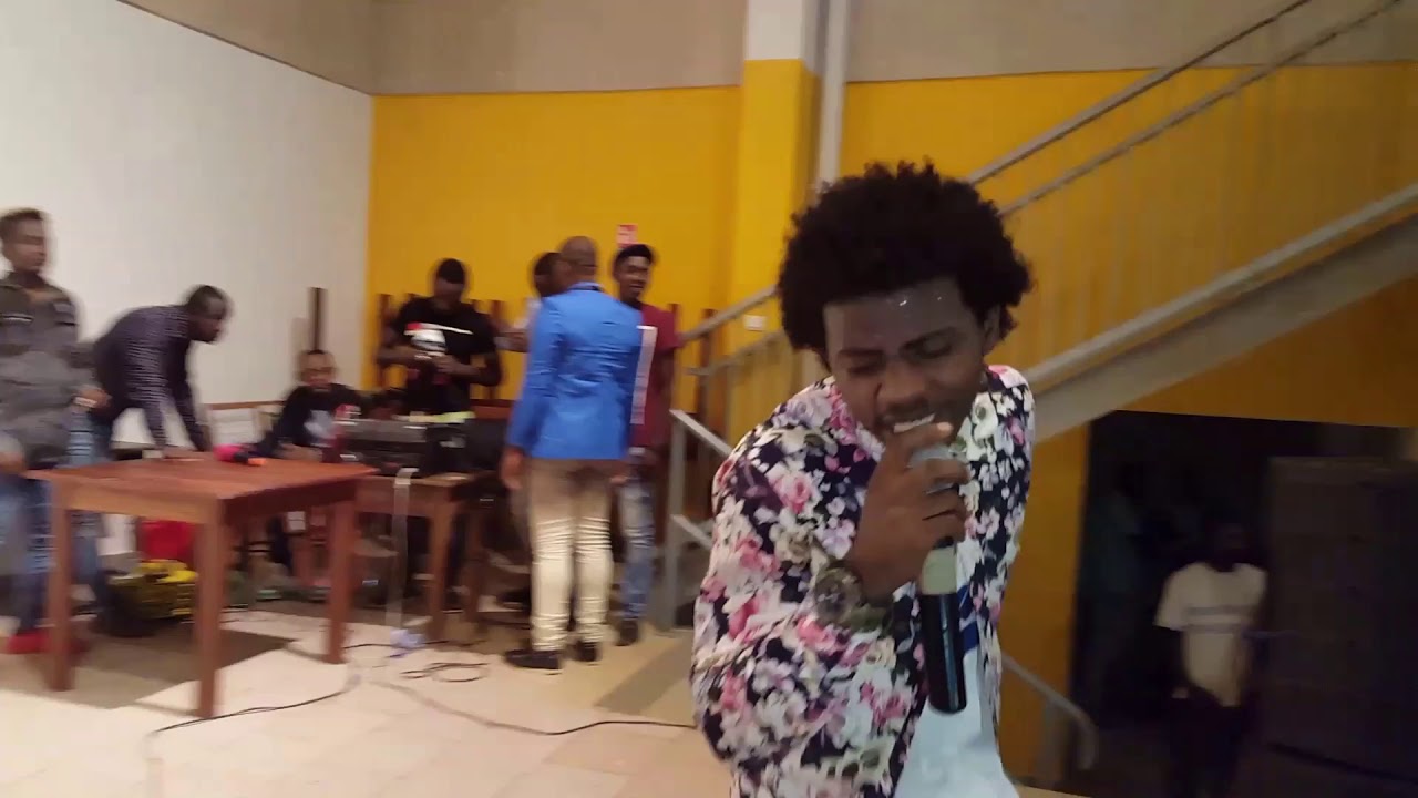 Babloo Platnumz _ live perfomance  - Mhodari Mayotte - cover mbosso Hodari