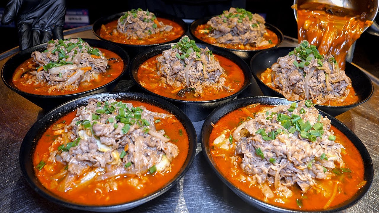 14평 짬뽕집에서 하루 300그릇 완판? 역대급 고기폭탄! 산더미 고기 짬뽕 amazing spicy beef noodle, Jjamppong - Korean street food