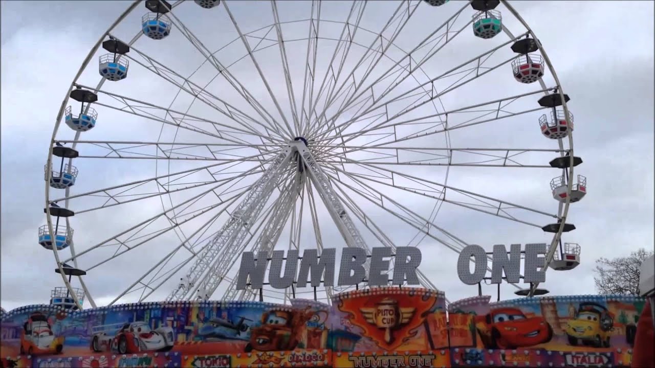 La Grande Roue ; Big Wheel ; La Fête Foraine s'installe ; Attraction ; Lorient ; Bretagne ; France