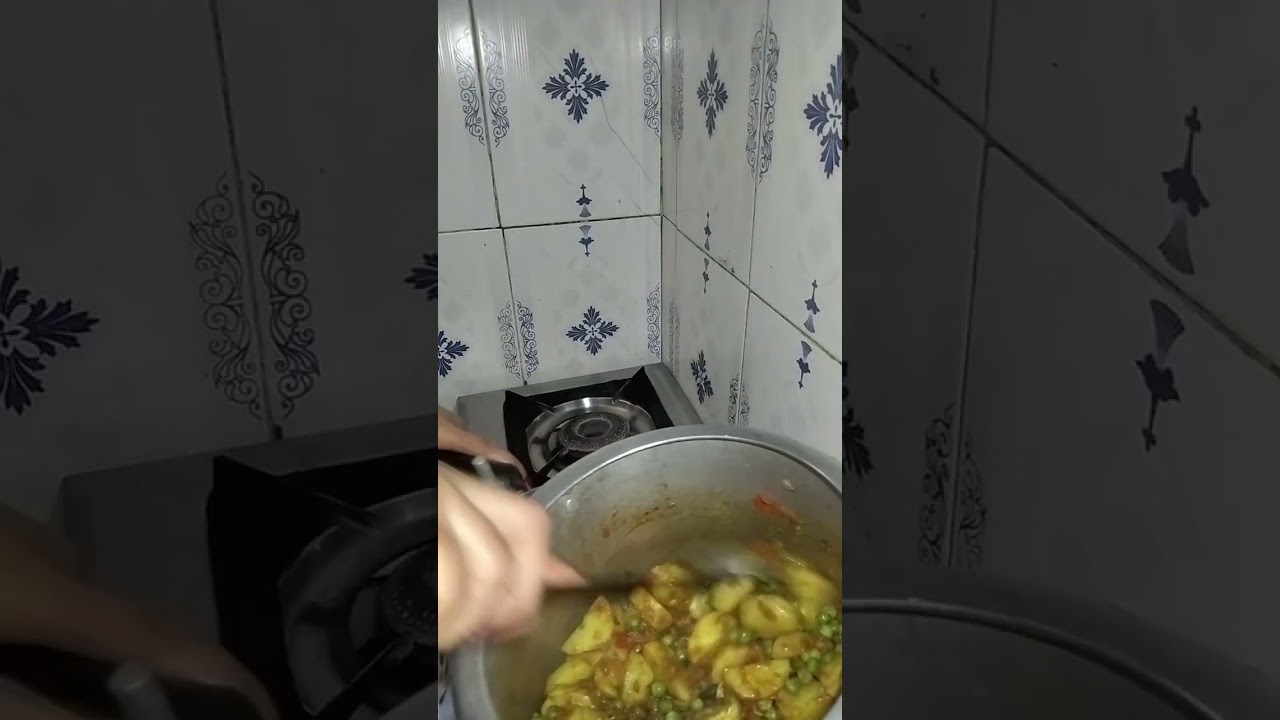 Ghar jaisa swaad 😍 Aloo Matar ki simple aur tasty sbji | Easy Indian Recipe #AlooMatar #youtube     