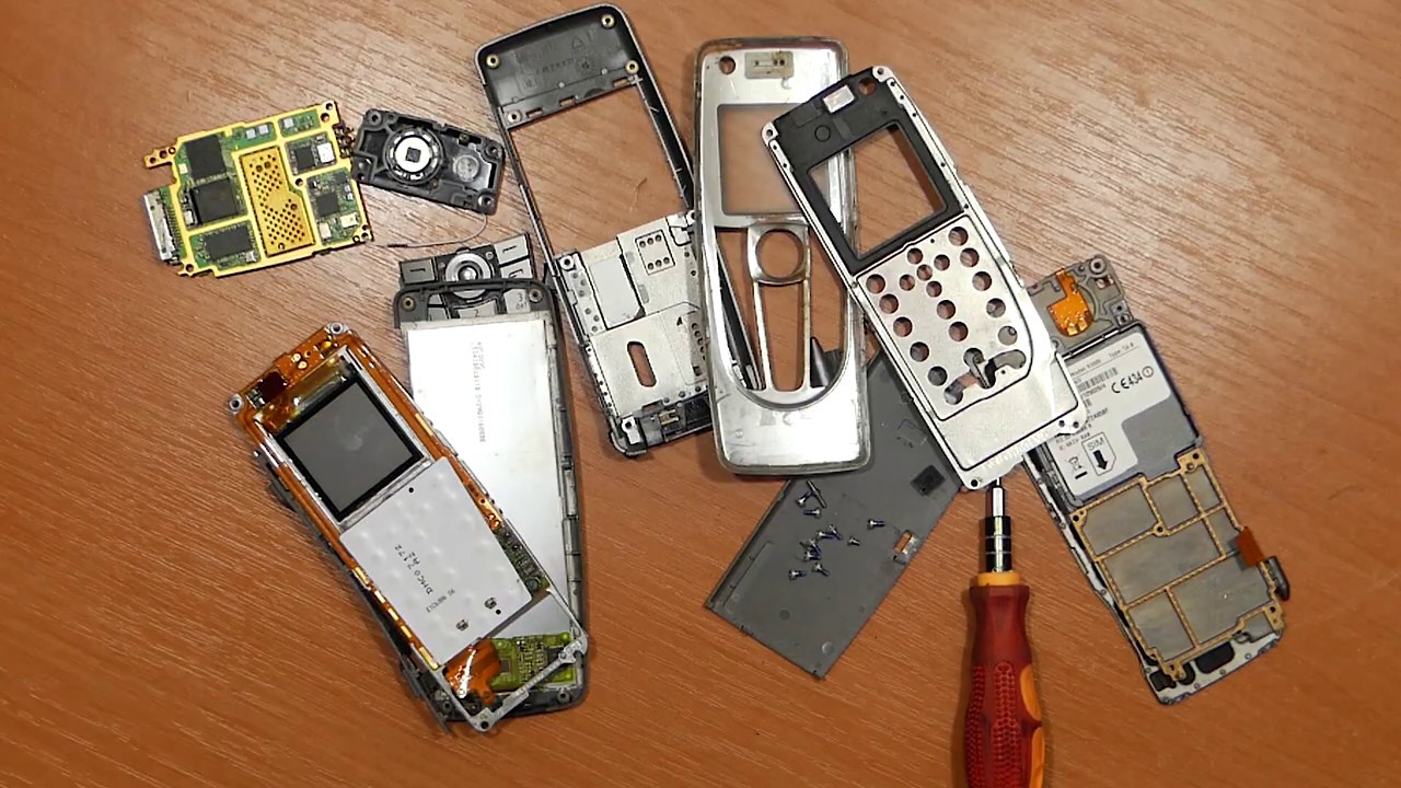 Teardown Nokia Communicator 9300i - What's inside? - 2006 old phone