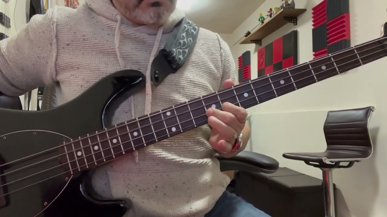 Creedence Clearwater Revival - Travelin' Band (Bass)
