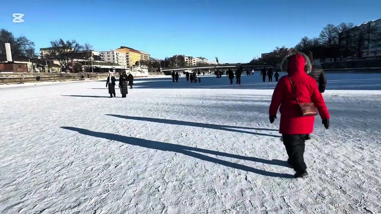 خطوة واحدة… وتروح جوه نهر كامل متجمّد! 😱❄️ Walking on a Frozen River… Is This Safe? ❄️ 