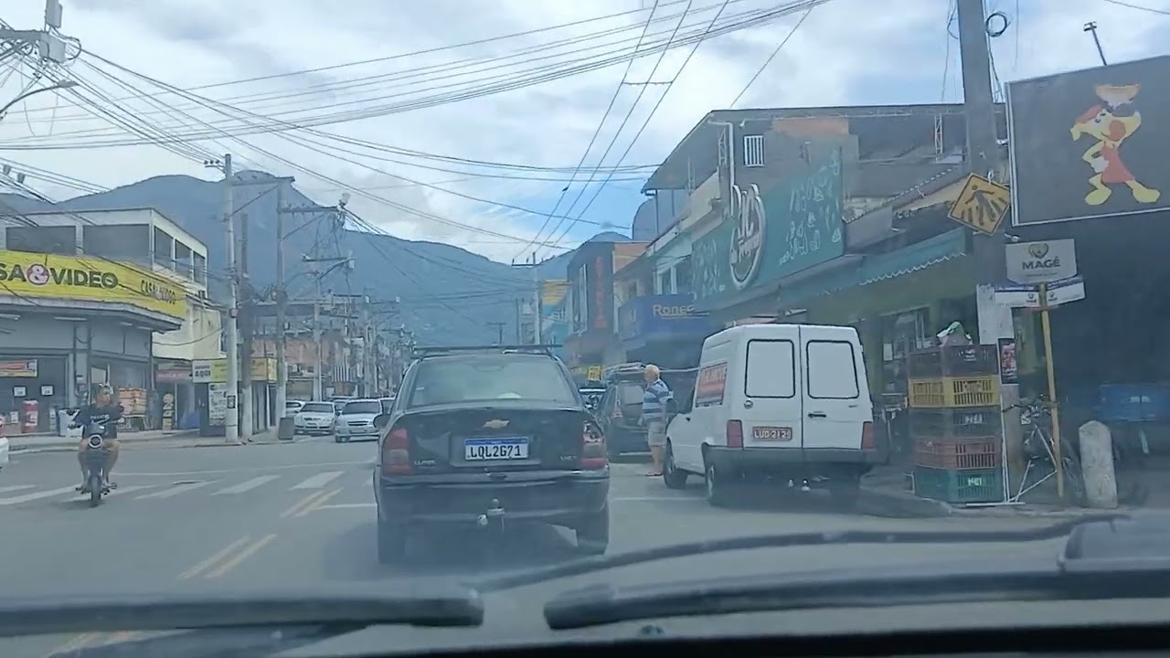 Vamos pedalar em Pau Grande.  Brasil. 