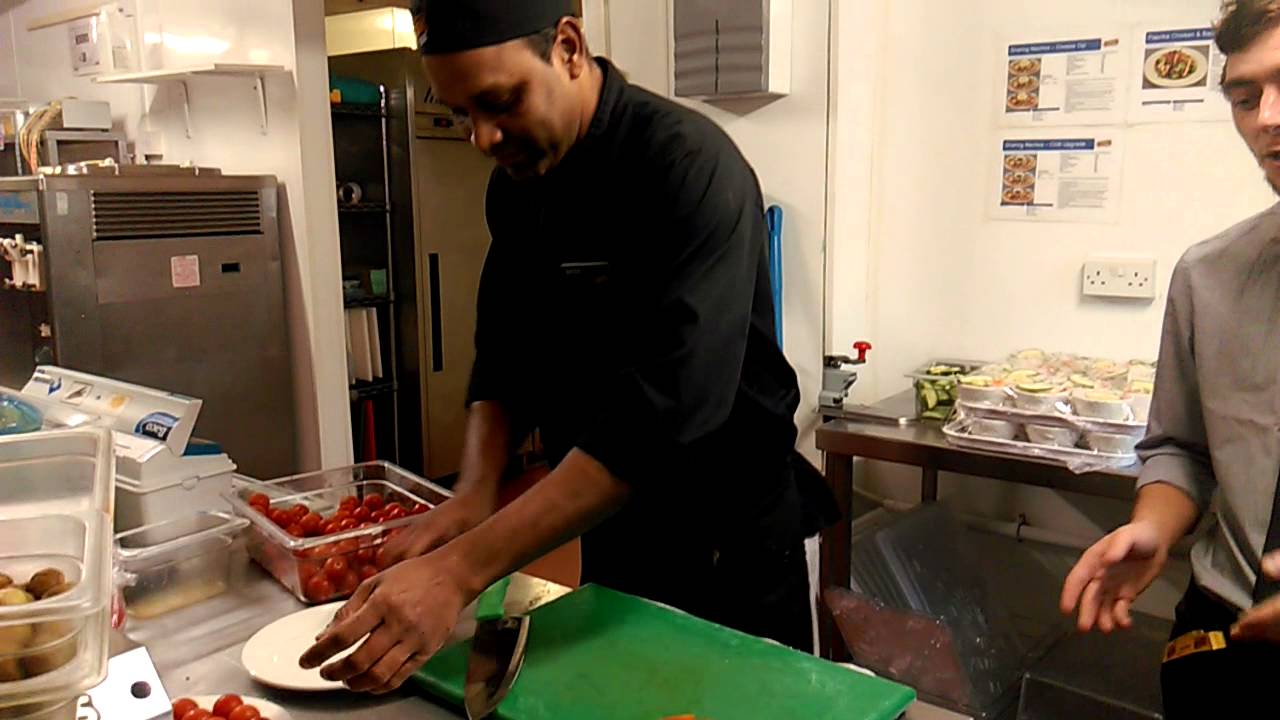 Chefs masterclass-tomato slicing
