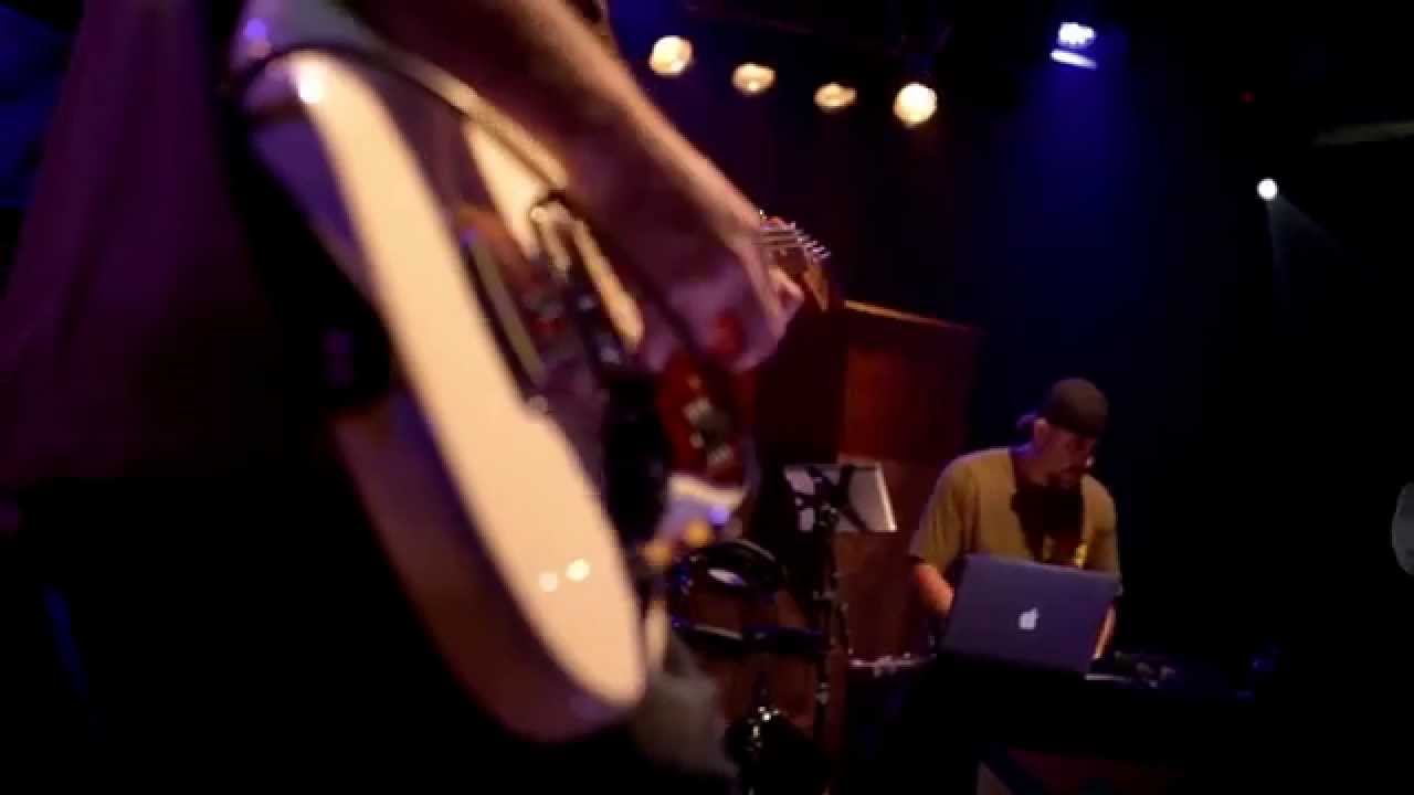 Renato Matos - Um Telefone é Muito Pouco -  Dub Central