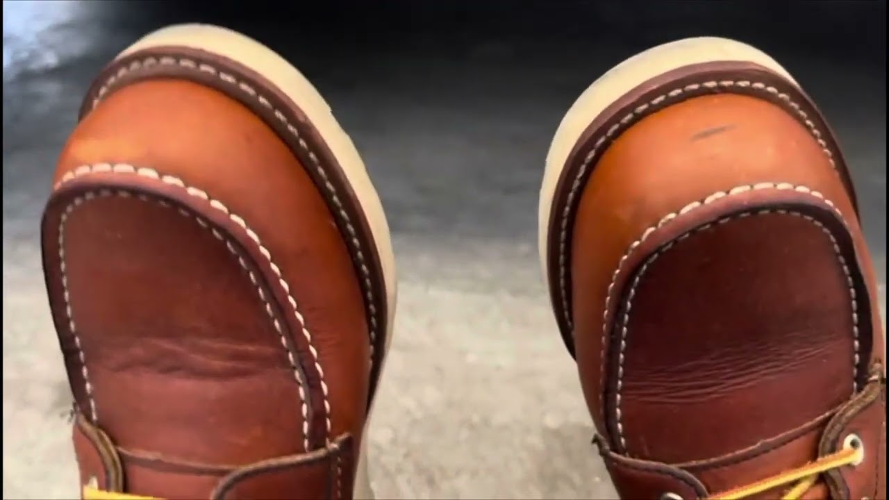 After one year my sweetheart RED WING CLASSIC MOC TOE 877