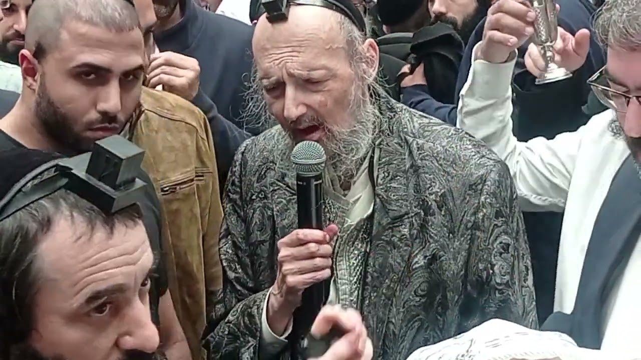 הרב דב קוק והרב זילברשטיין ברית מילה מעז יעקב מניסים צוקרל(2)