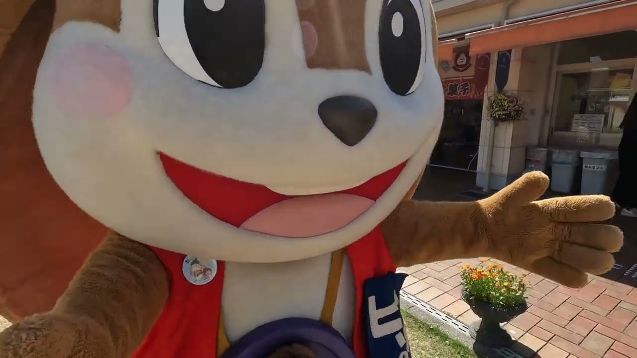 とちぎわんぱく公園でピッピくんにこどもの日らしい色紙を渡しつつぱなぱなのまちを回る所を見たよ (2024.5.11)