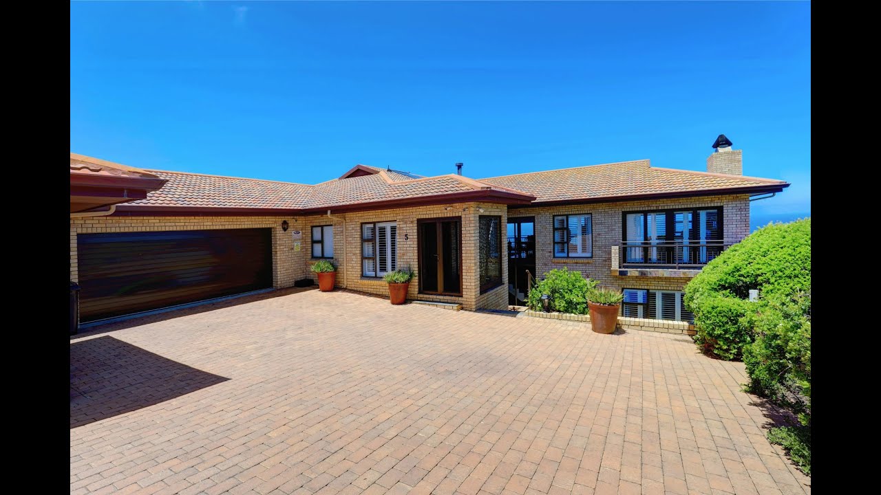 5 bedroom house for sale in Village on Sea | Pam Golding Properties