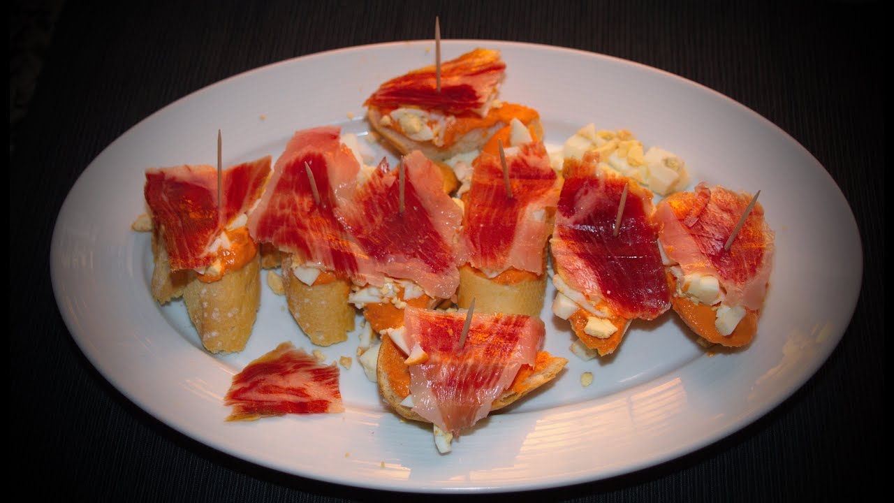 PINCHOS DE SALMOREJO