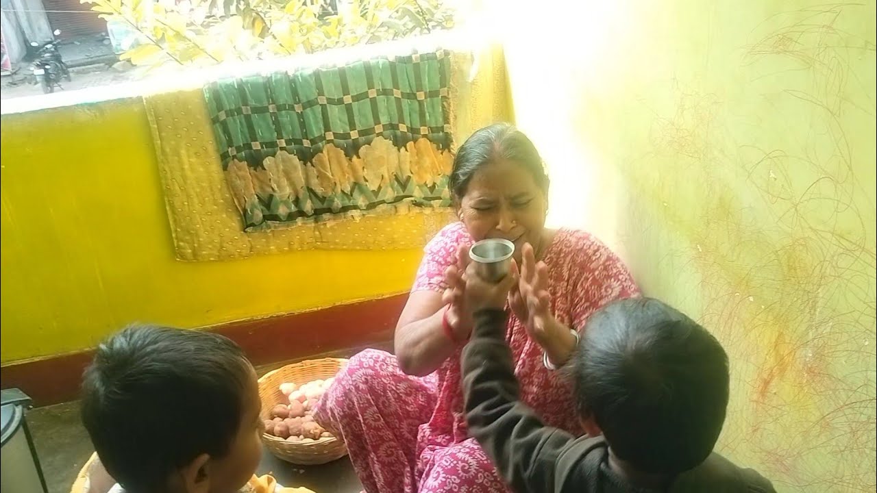 Ye Kya Kar Rahi Paru  😂 Mummy Ke Sath