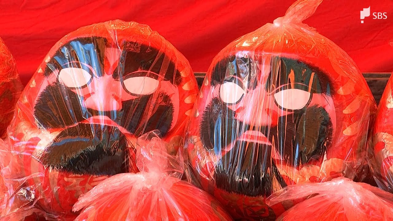 「一年間無事でいますように」日本三大だるま市『毘沙門天大祭』始まる 寺の境内に約40のだるま店ズラリ=静岡・富士市