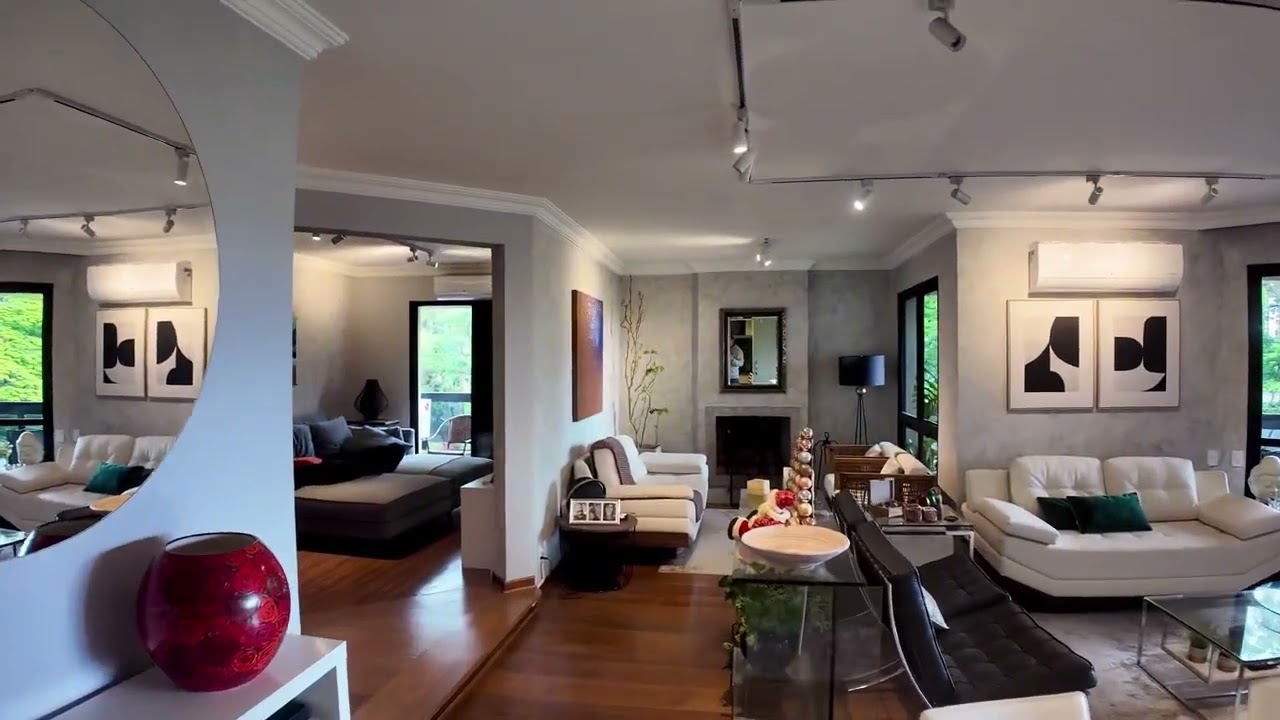 Apartamento totalmente reformado e mobiliado à venda em condomínio clube no Morumbi.